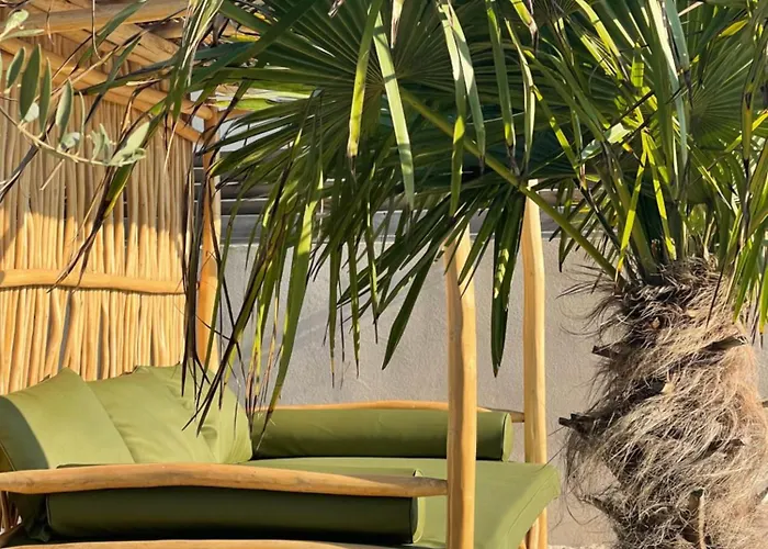 Belle Avec Piscine à *