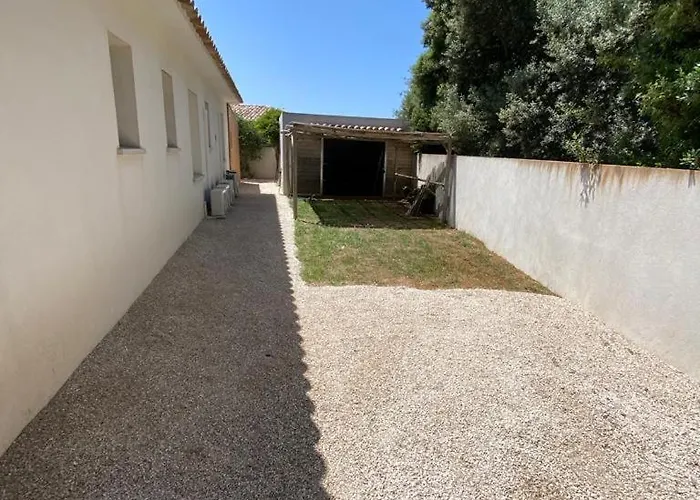 Villa Belle Avec Piscine A *