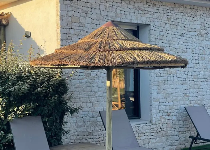 Villa Belle Avec Piscine à *