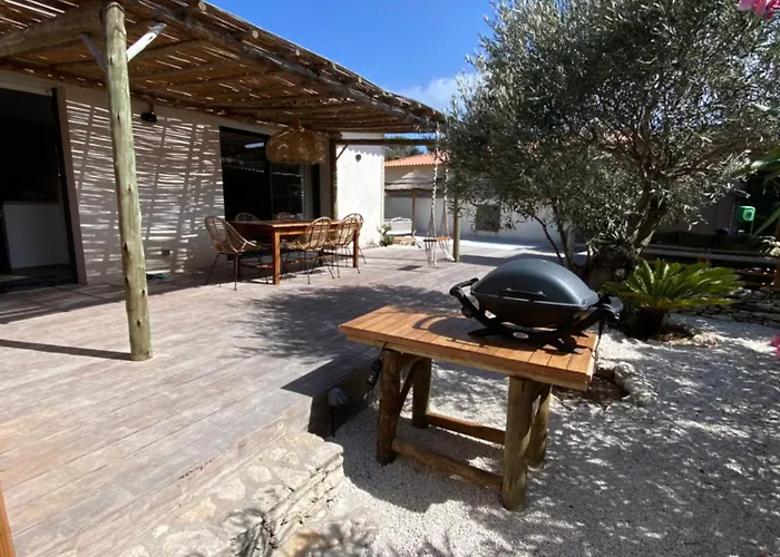 Belle Avec Piscine A Villa