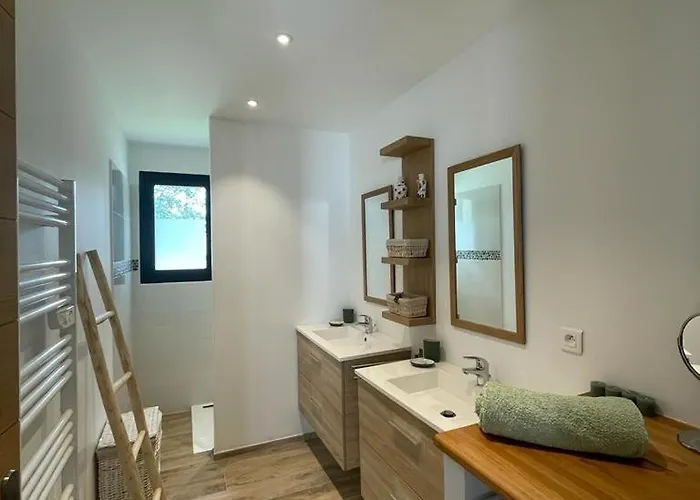 Belle Avec Piscine A Villa Bonifacio (Corsica)